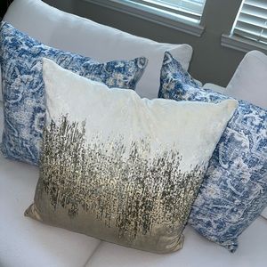 Accent pillows